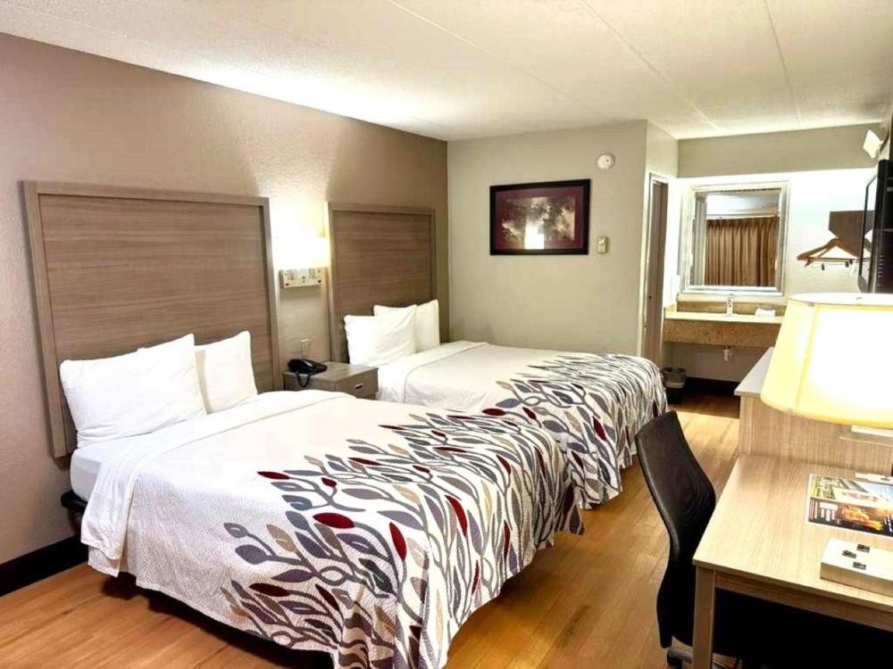 Deluxe Room with Two Double Beds Smoke Free interior